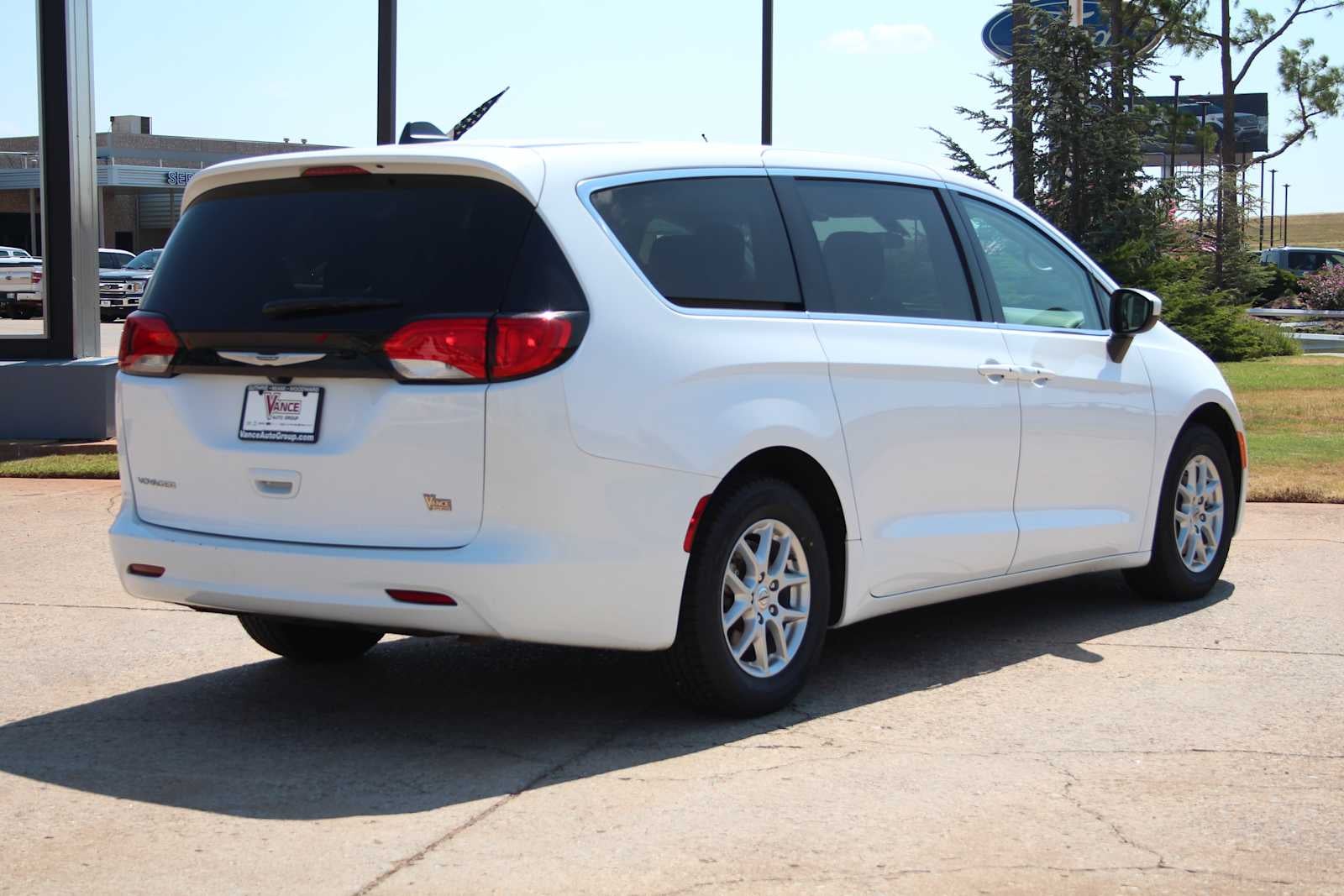 2022 Chrysler Voyager LX