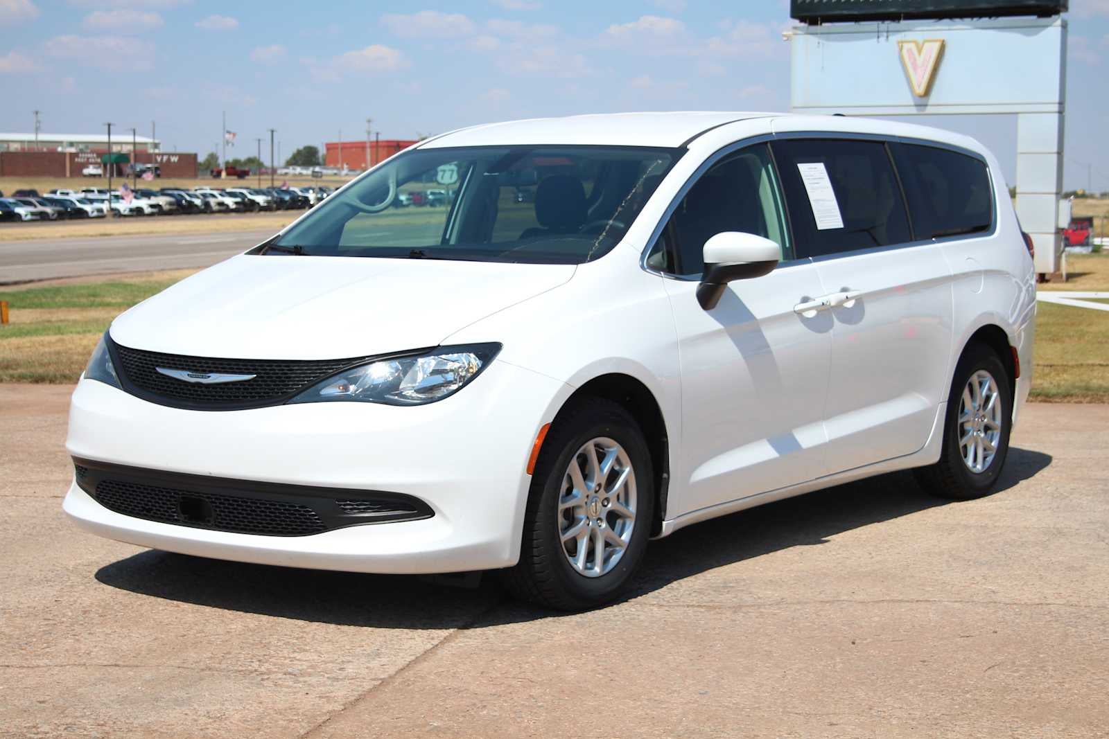 2022 Chrysler Voyager LX