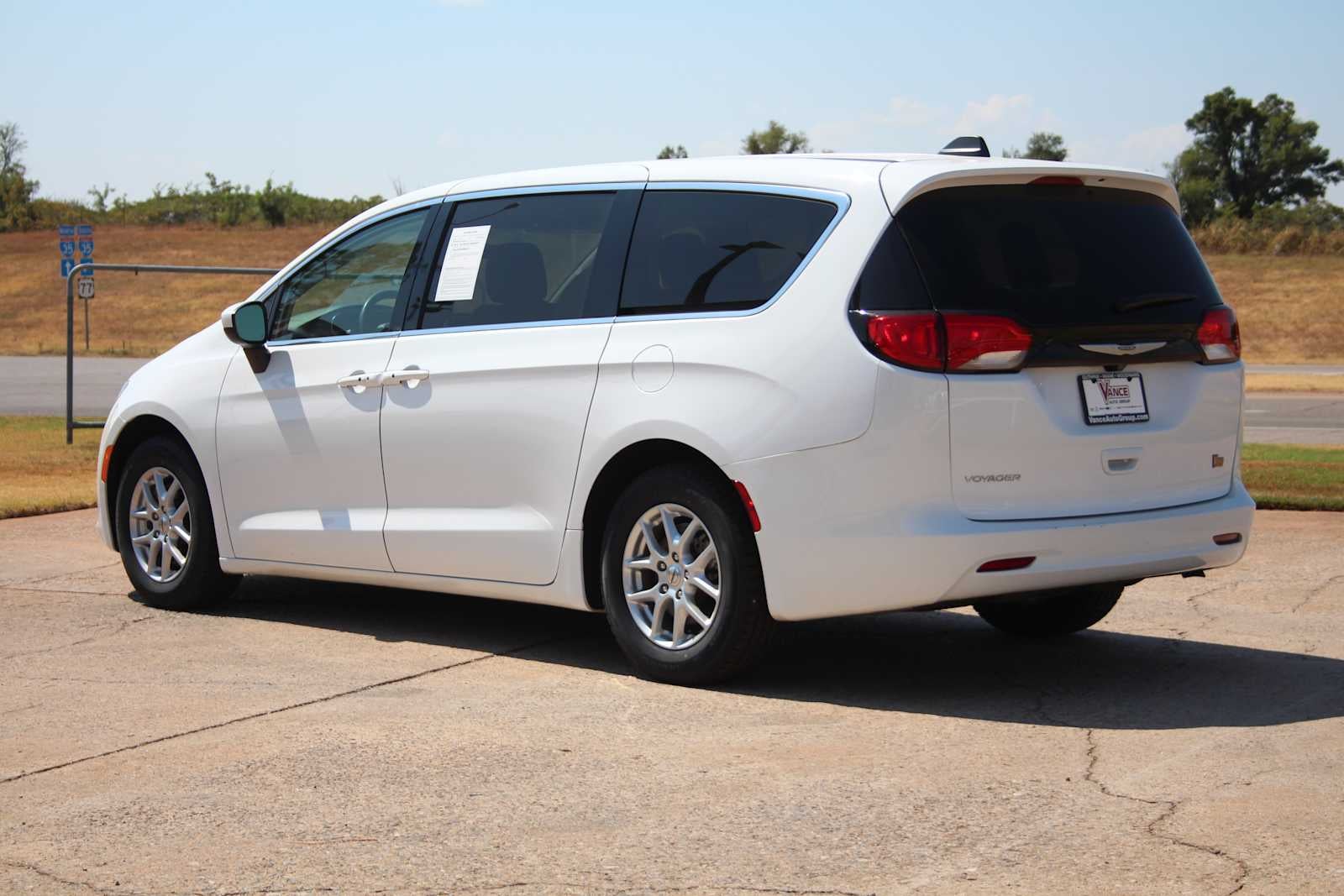 2022 Chrysler Voyager LX