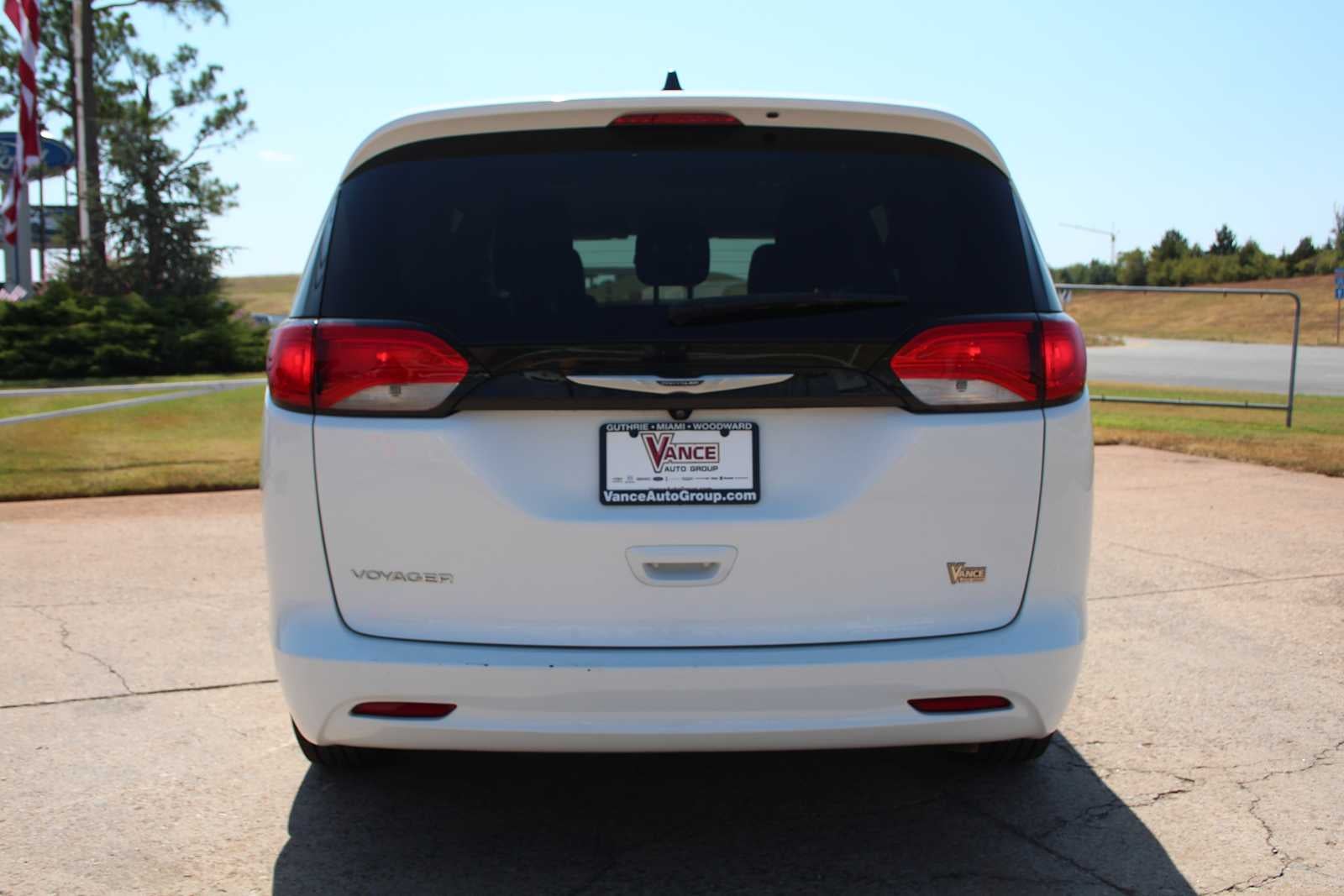 2022 Chrysler Voyager LX