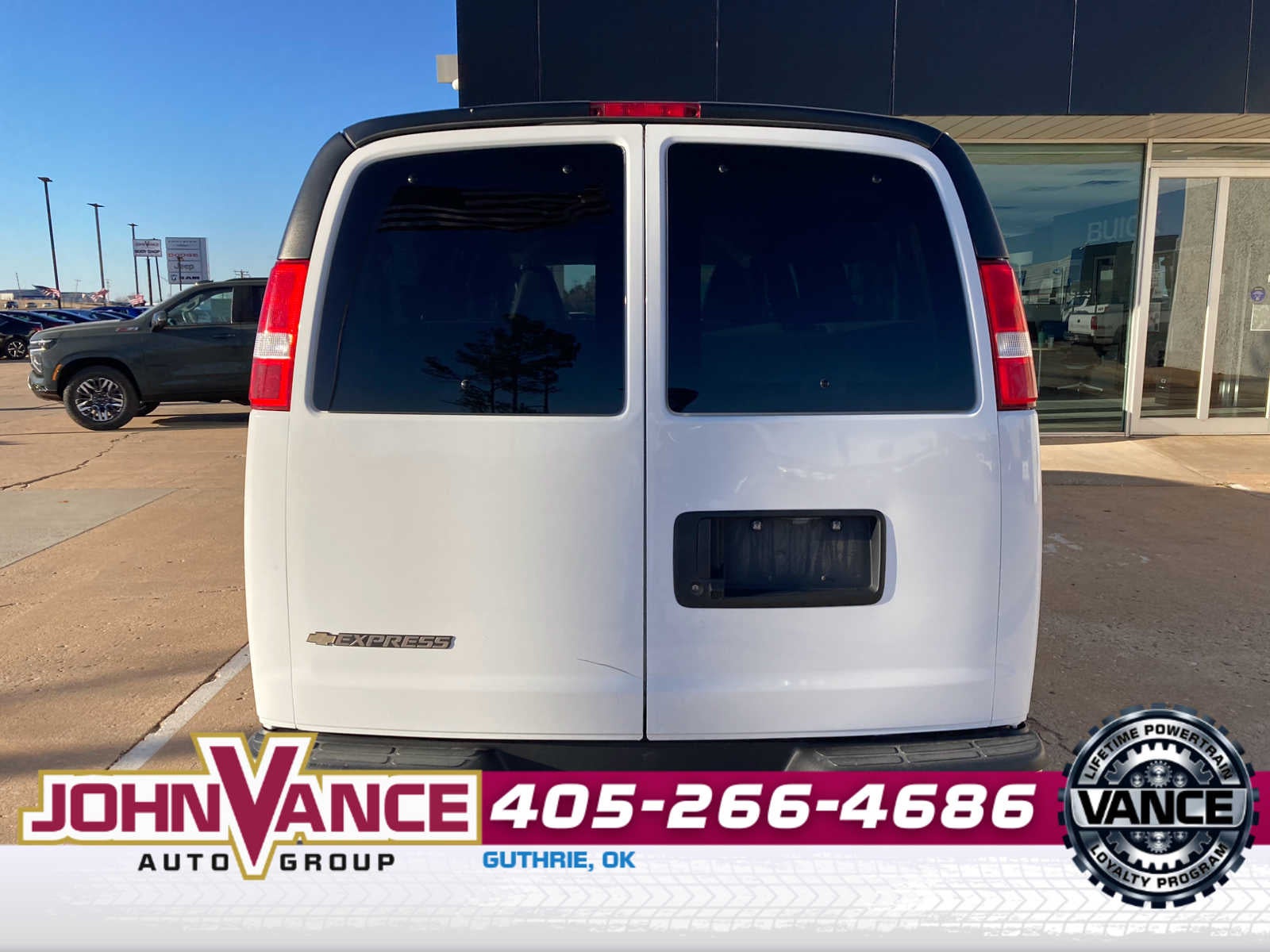 2024 Chevrolet Express Passenger 3500 1LT