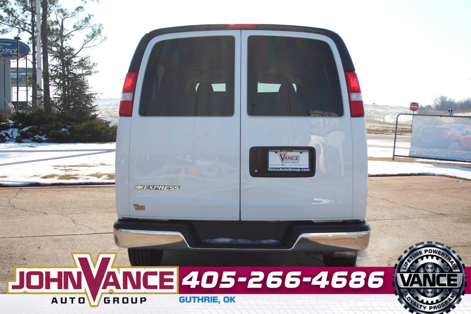 2024 Chevrolet Express Passenger 3500 1LT