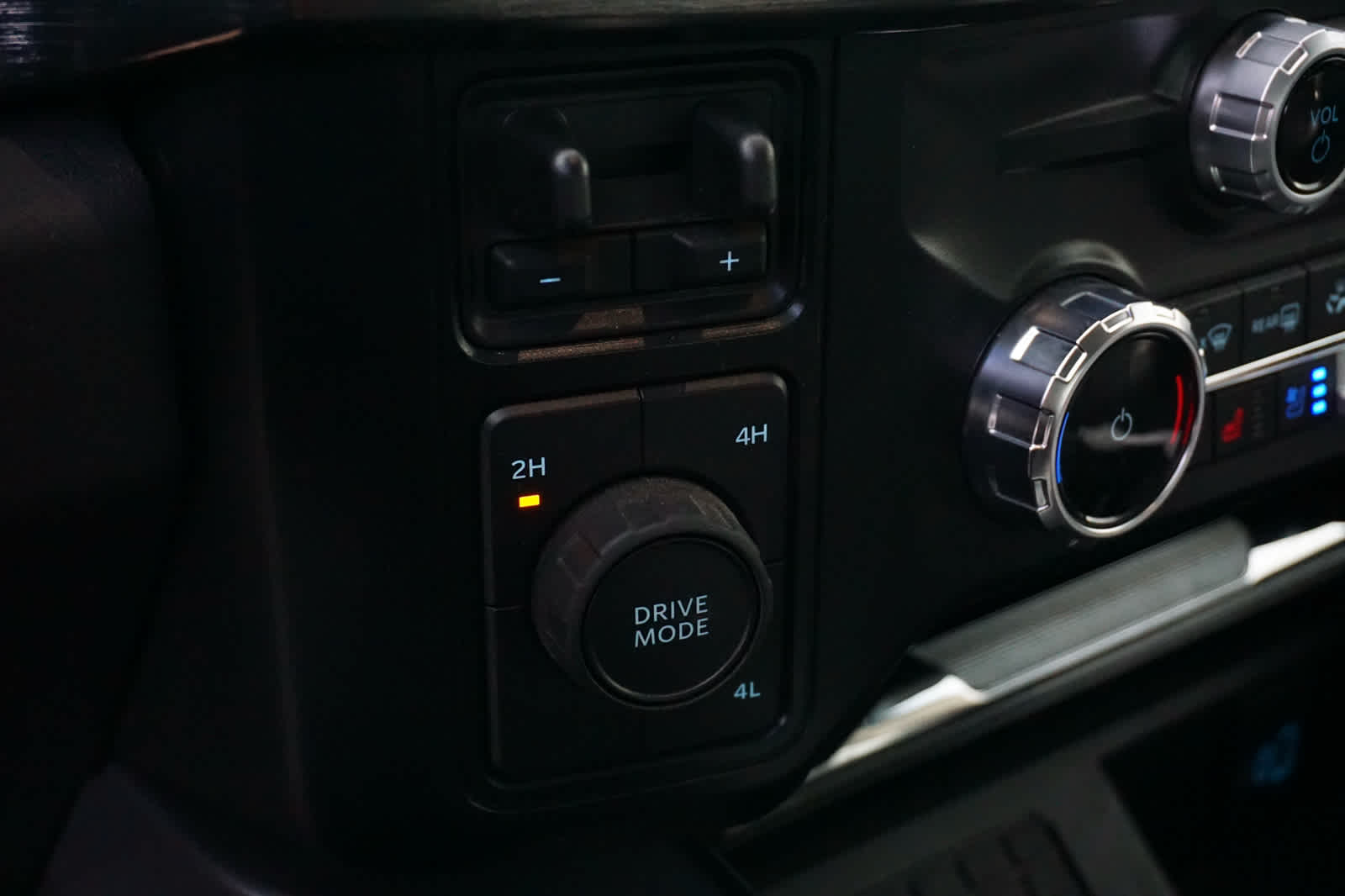 2025 Ford Super Duty F-350 DRW LARIAT