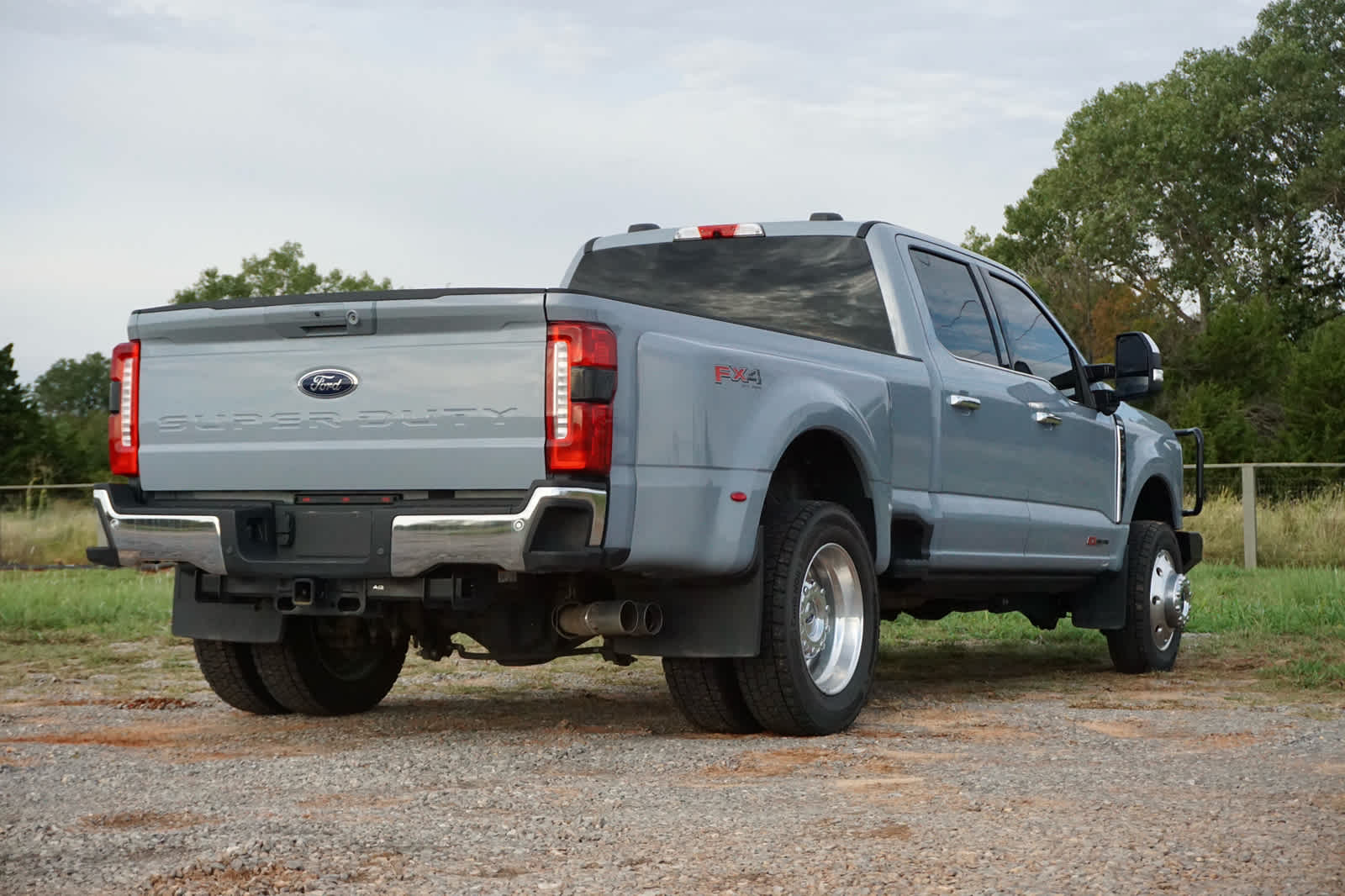 2025 Ford Super Duty F-350 DRW LARIAT