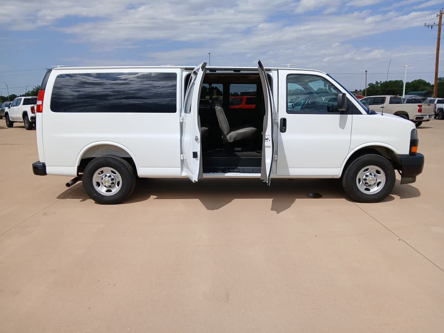 2025 Chevrolet Express Passenger RWD 3500 Extended Wheelbase LS