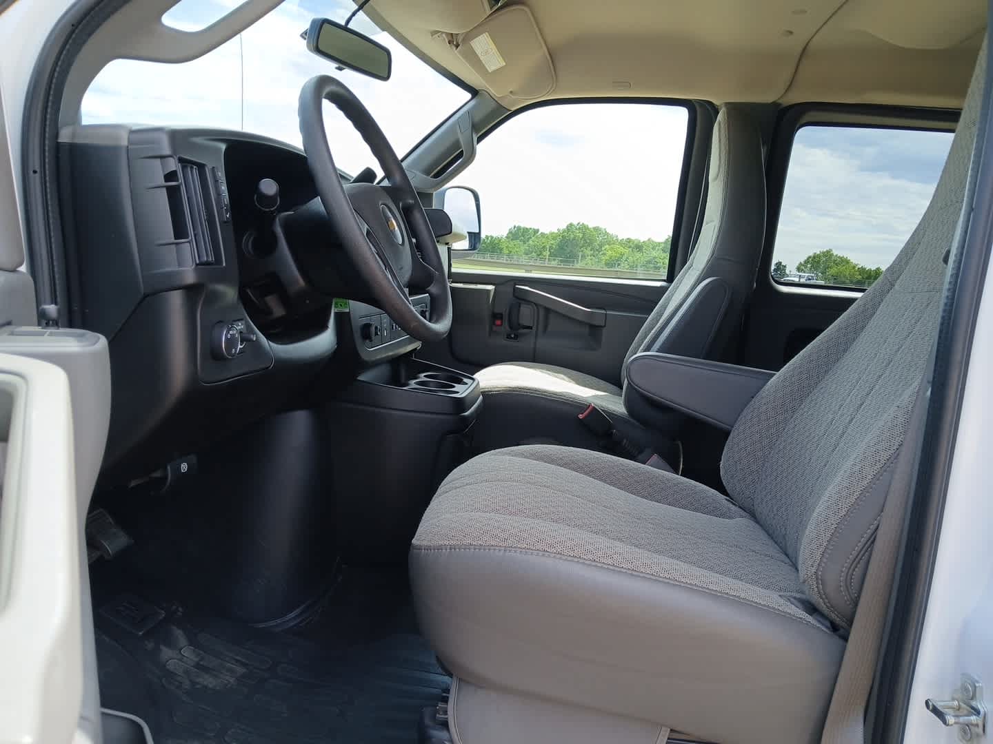 2025 Chevrolet Express Passenger RWD 3500 Extended Wheelbase LS