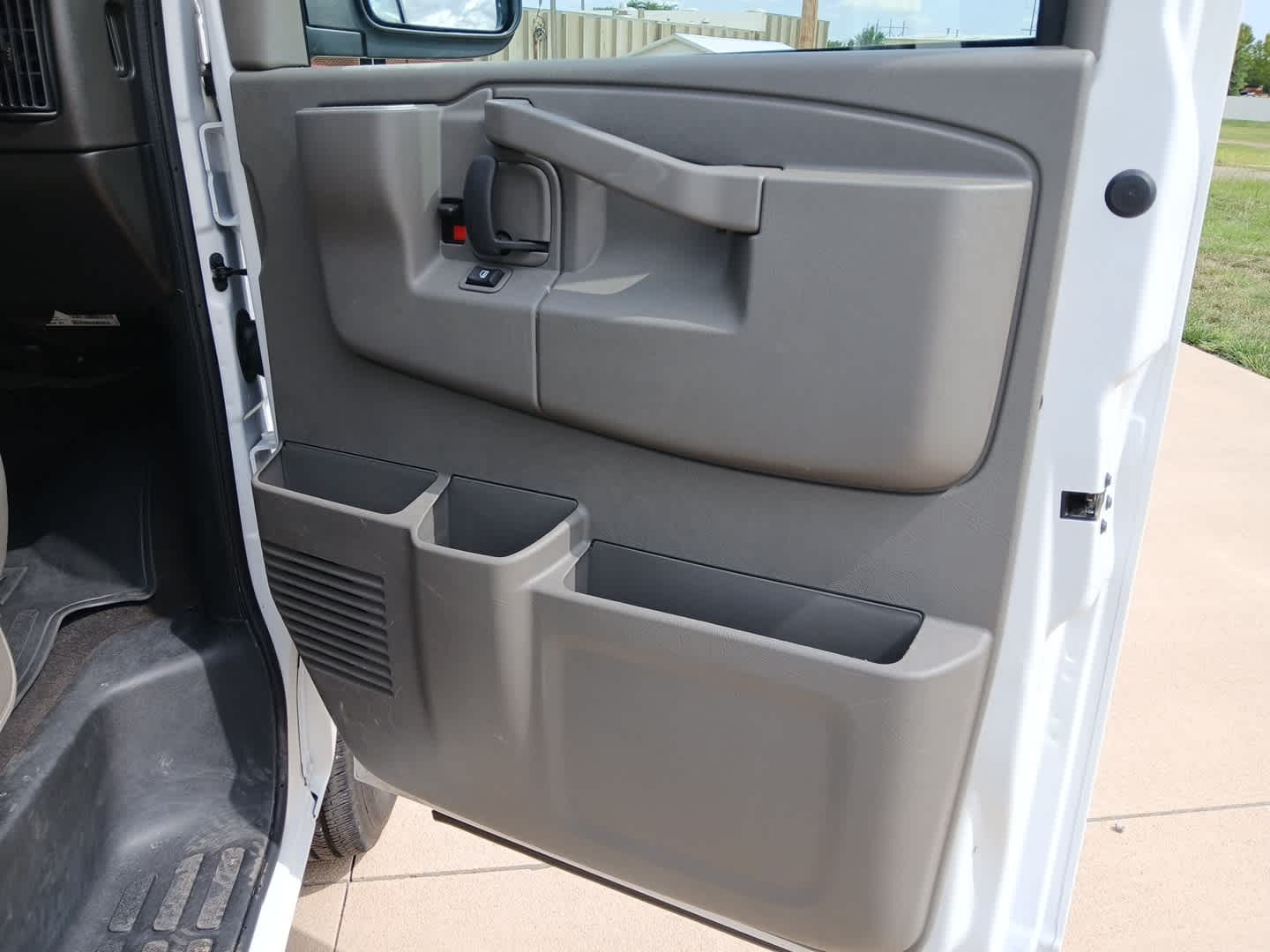 2025 Chevrolet Express Passenger RWD 3500 Extended Wheelbase LS