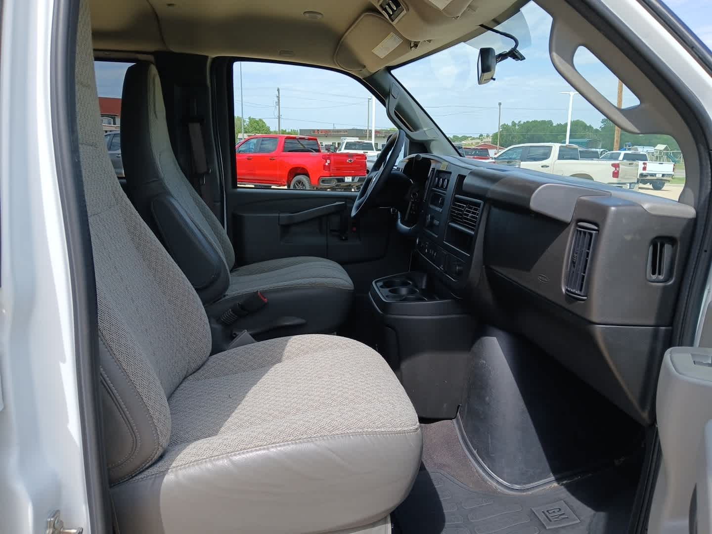 2025 Chevrolet Express Passenger RWD 3500 Extended Wheelbase LS