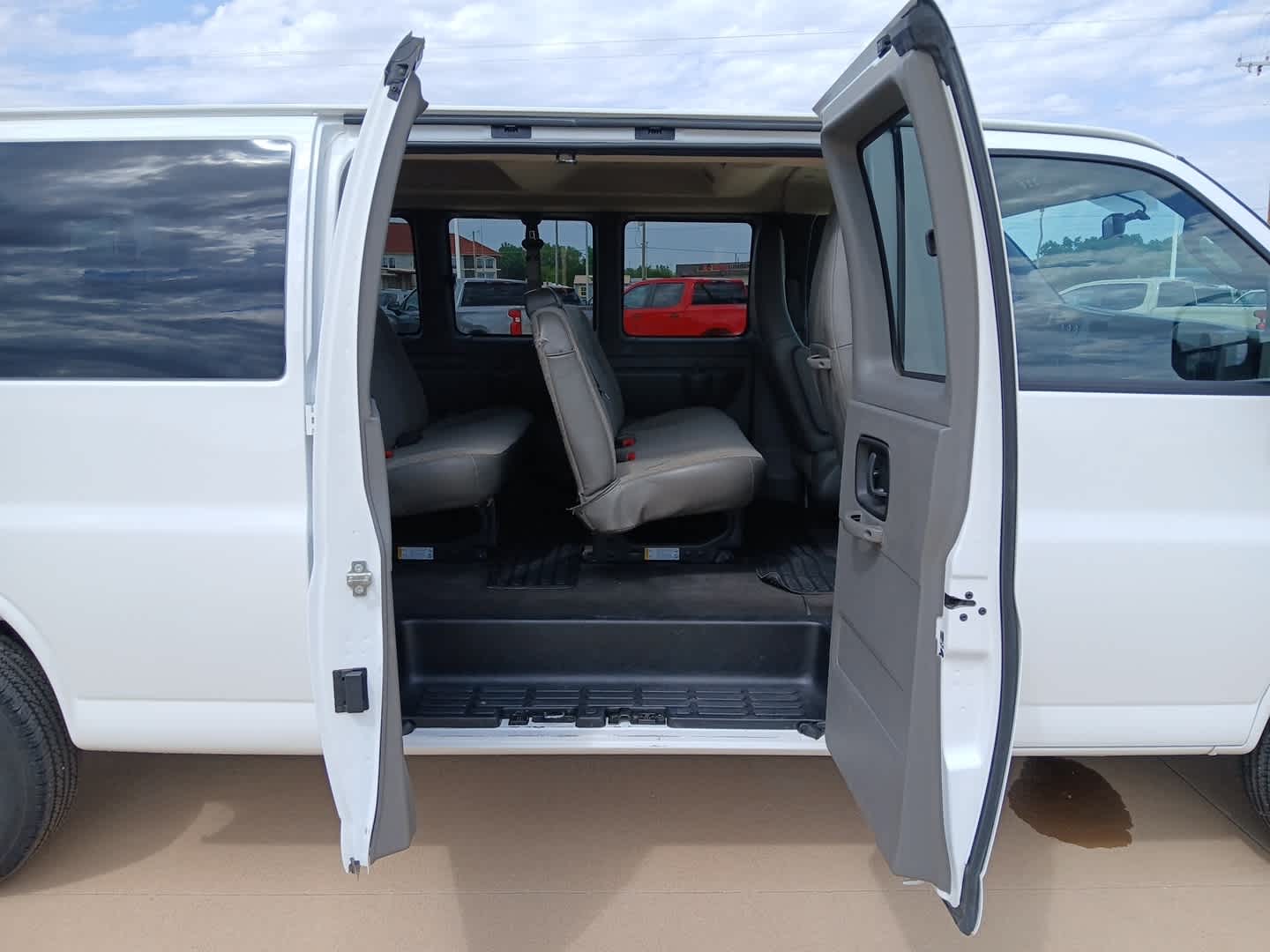 2025 Chevrolet Express Passenger RWD 3500 Extended Wheelbase LS