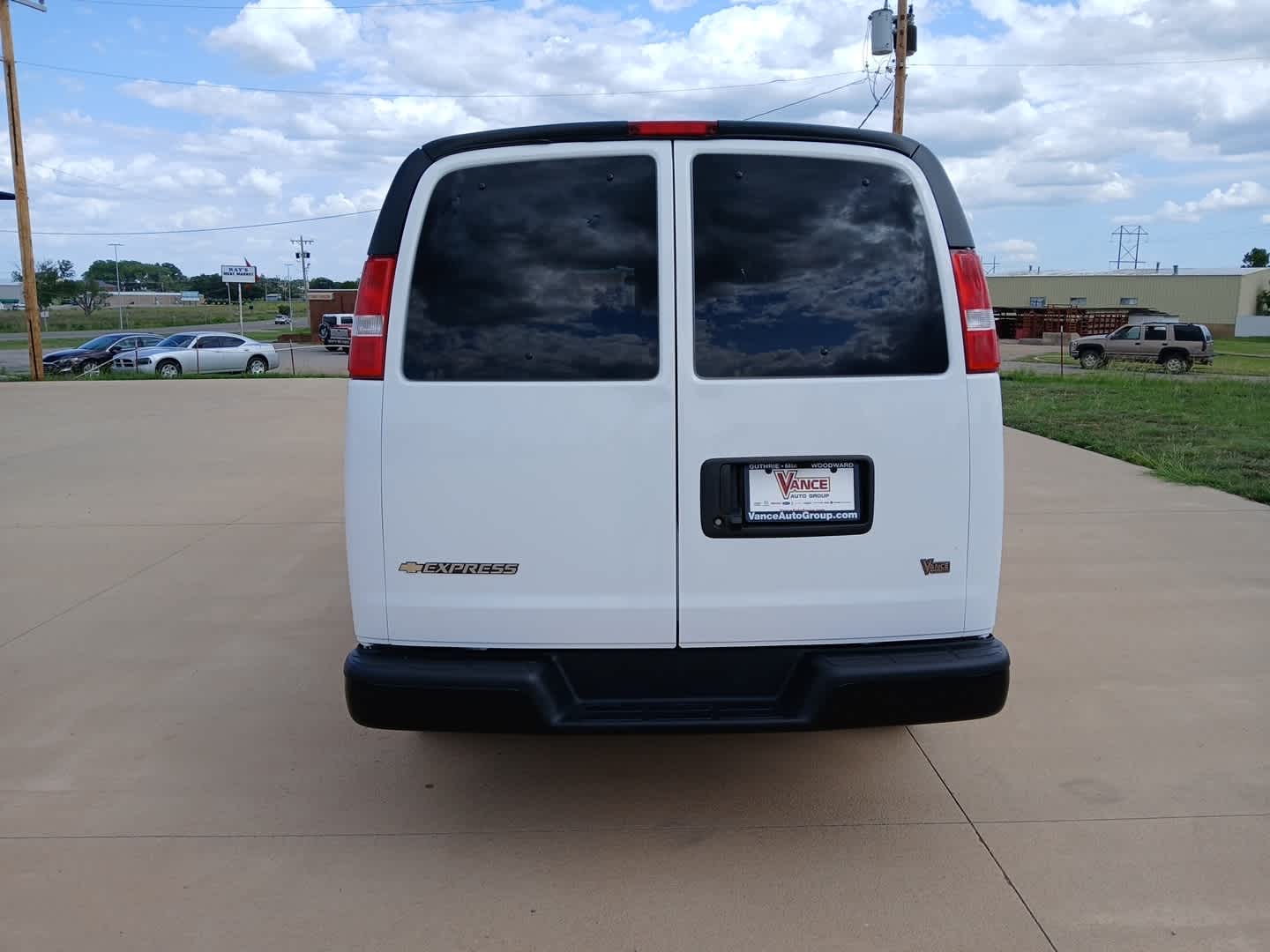 2025 Chevrolet Express Passenger RWD 3500 Extended Wheelbase LS
