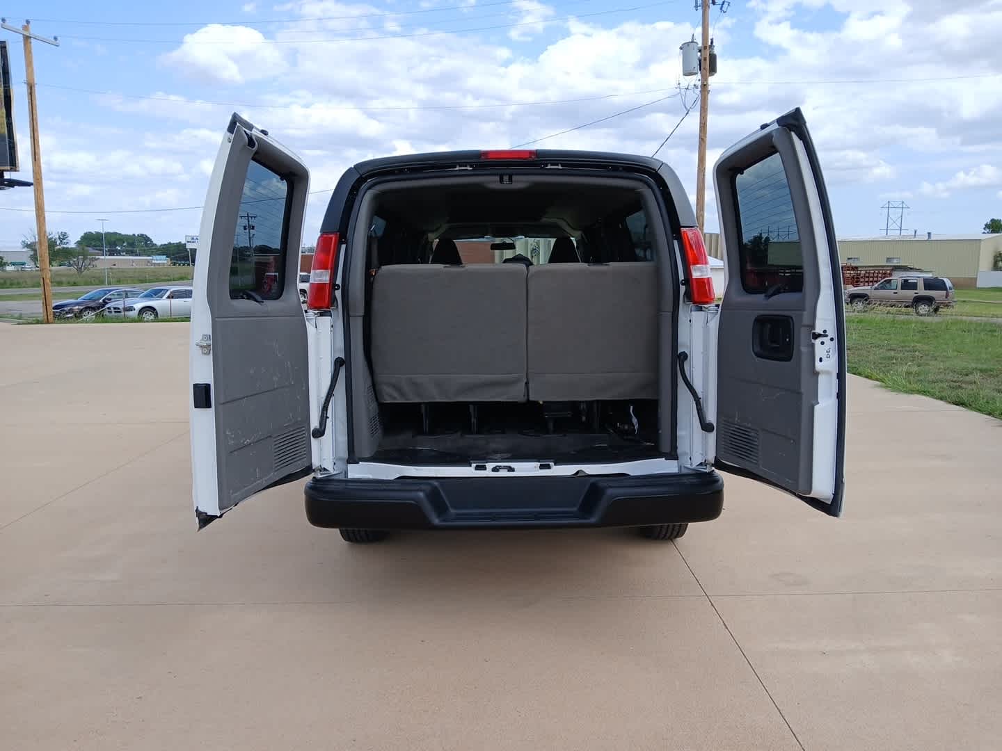 2025 Chevrolet Express Passenger RWD 3500 Extended Wheelbase LS