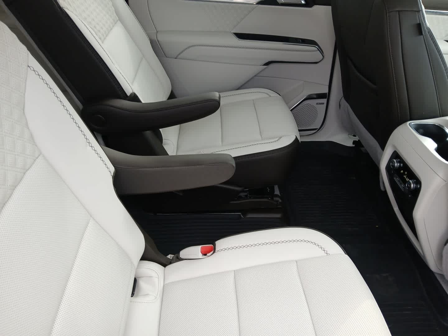 2026 GMC Acadia Denali AWD