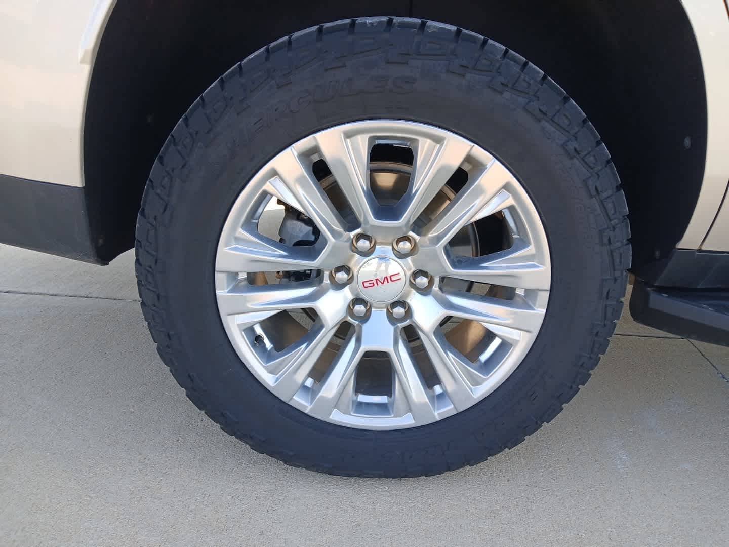 2022 GMC Yukon 4WD Denali