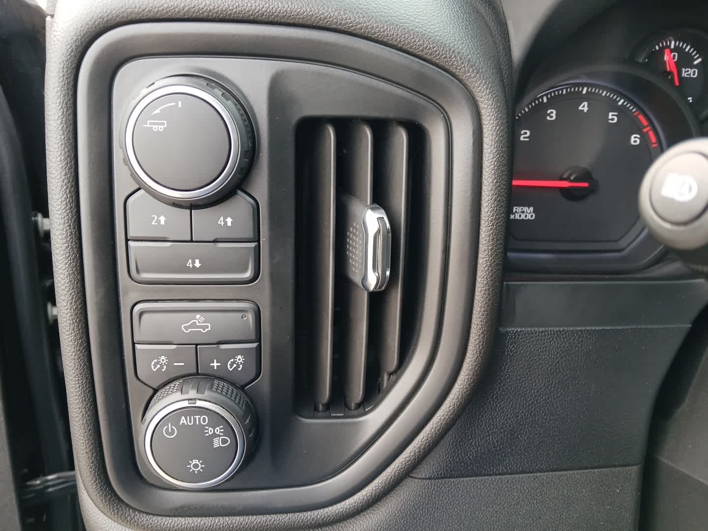 2024 Chevrolet Silverado 2500HD 4WD Crew Cab Standard Bed Custom