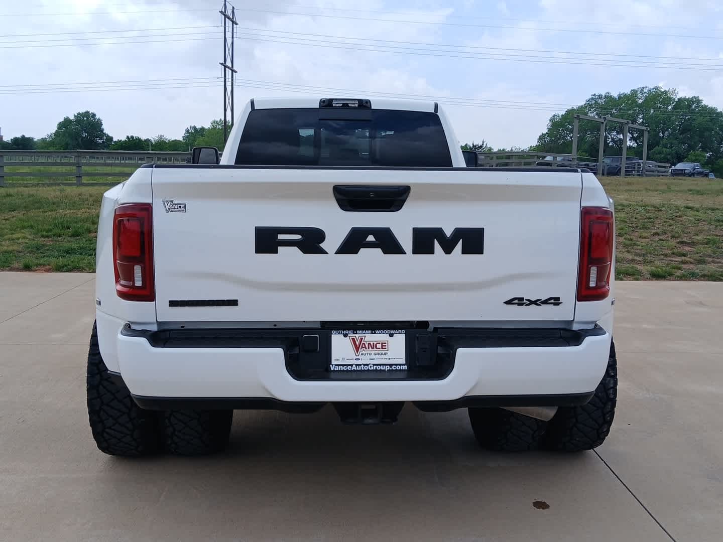 2025 RAM 3500 Big Horn Crew Cab 4x4 8' Box