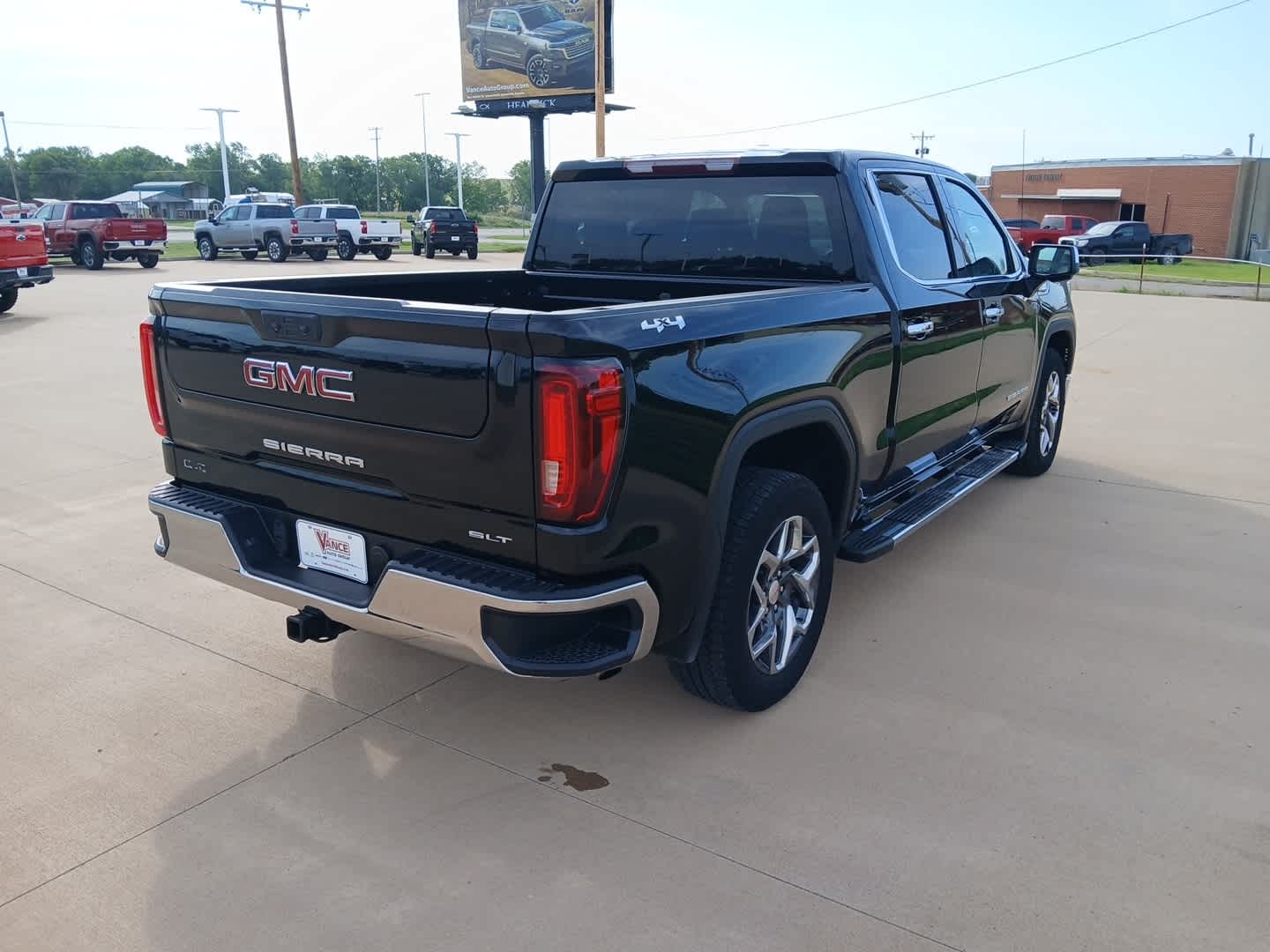 2024 GMC Sierra 1500 4WD Crew Cab Short Box SLT