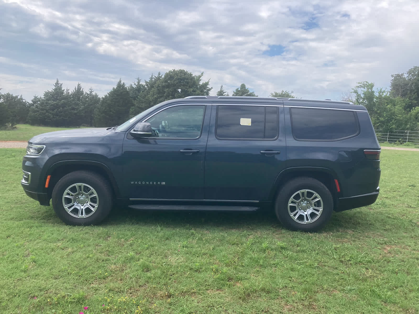 2024 Jeep Wagoneer Base