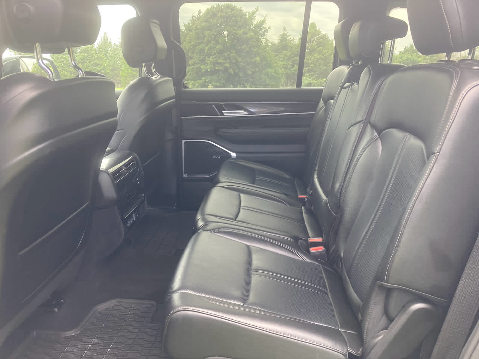 2024 Jeep Wagoneer Base