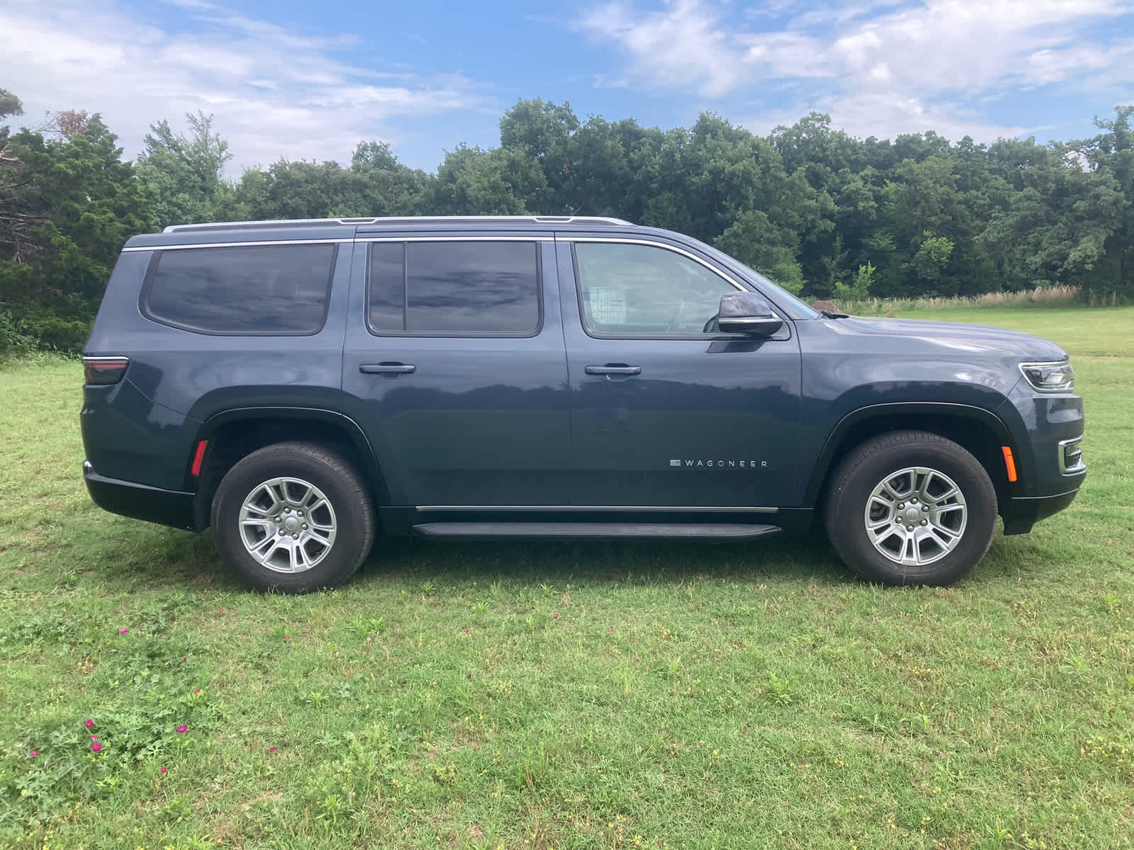 2024 Jeep Wagoneer Base