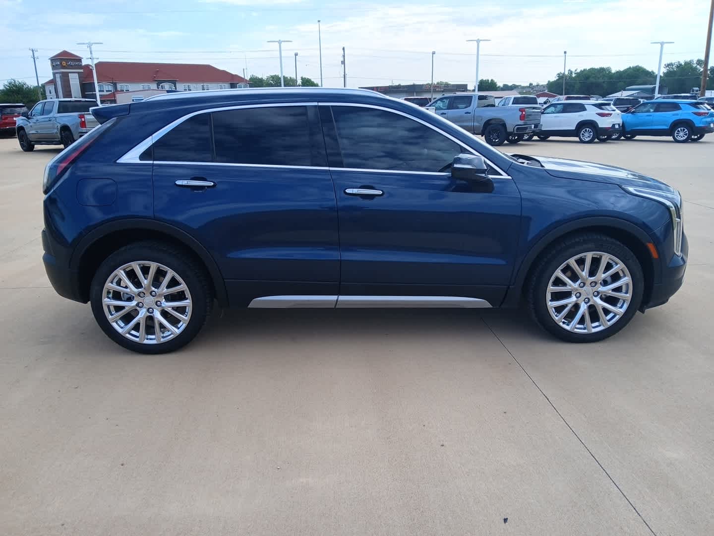2022 Cadillac XT4 Premium Luxury