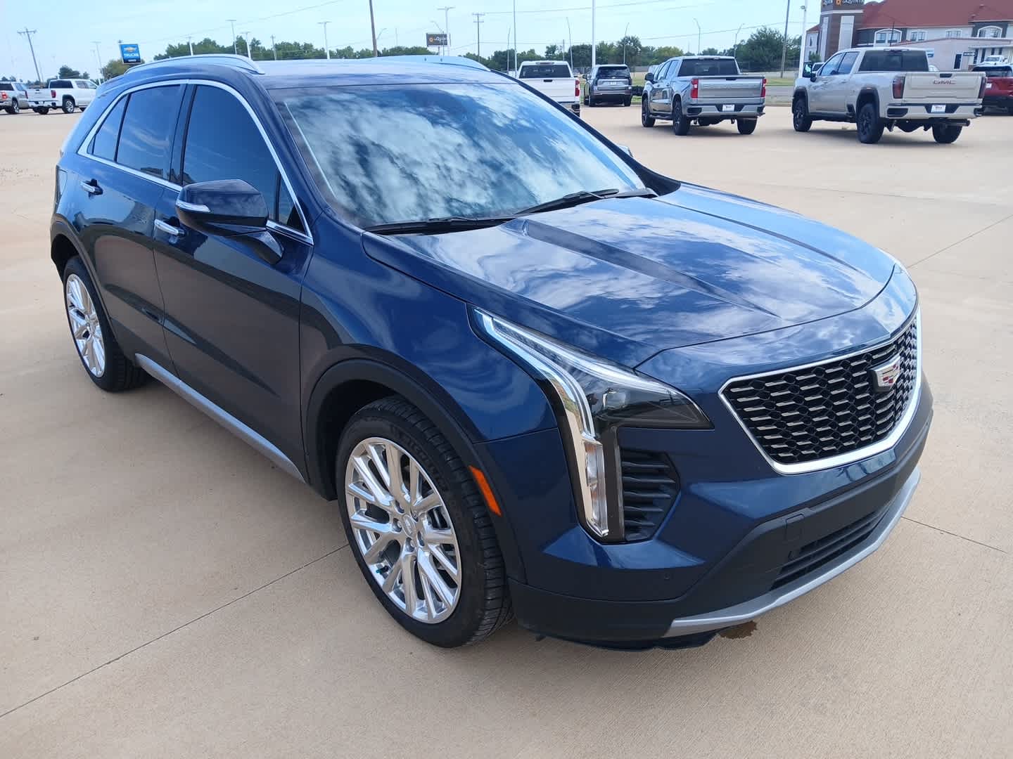 2022 Cadillac XT4 Premium Luxury