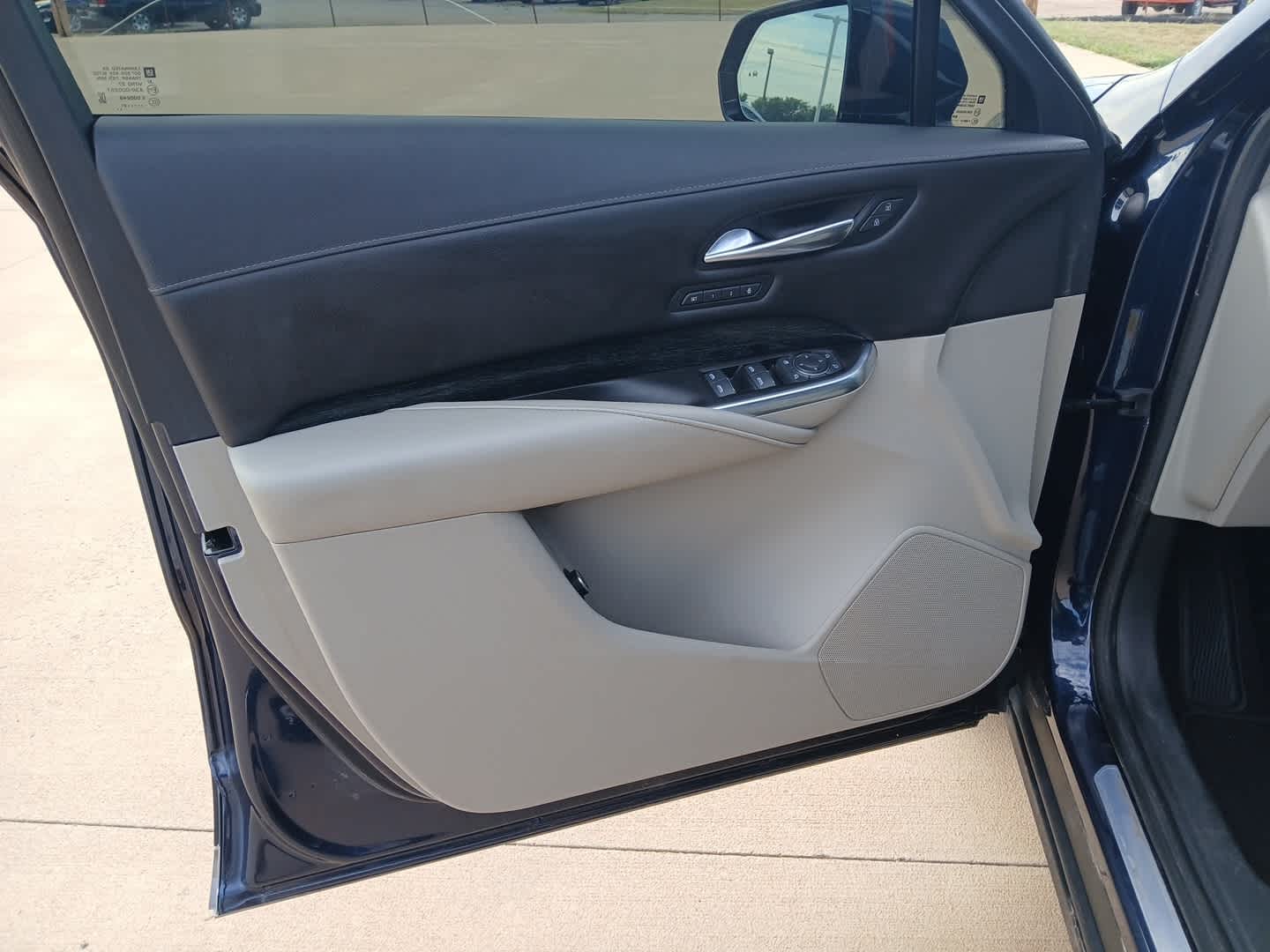 2022 Cadillac XT4 Premium Luxury
