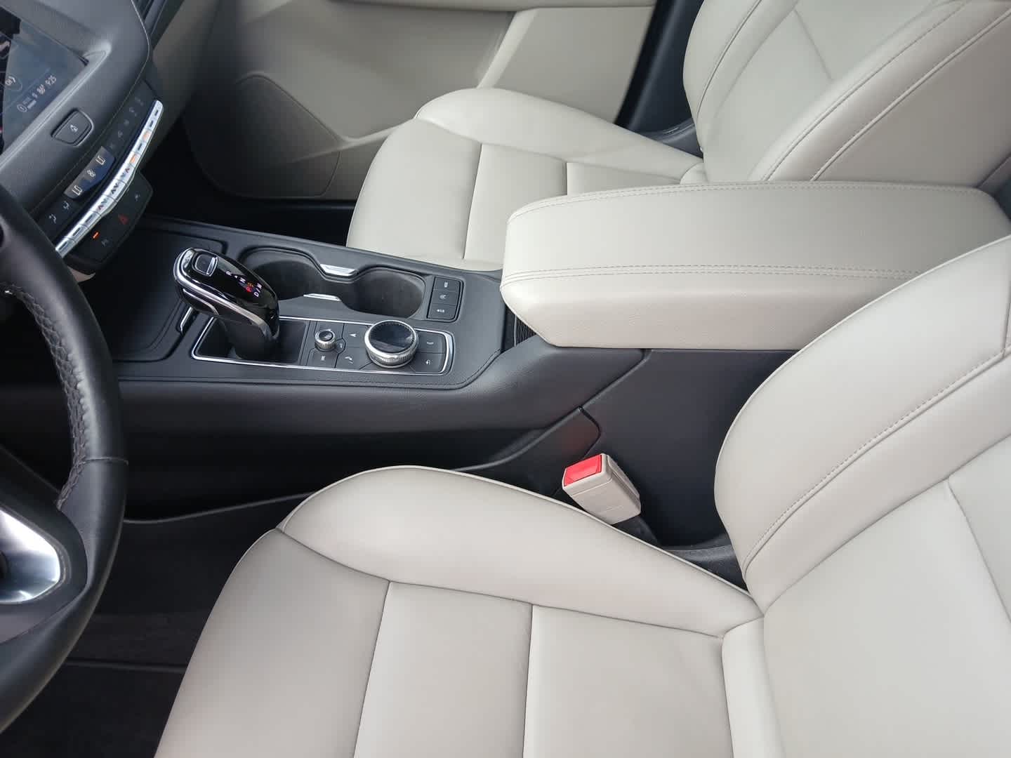 2022 Cadillac XT4 Premium Luxury