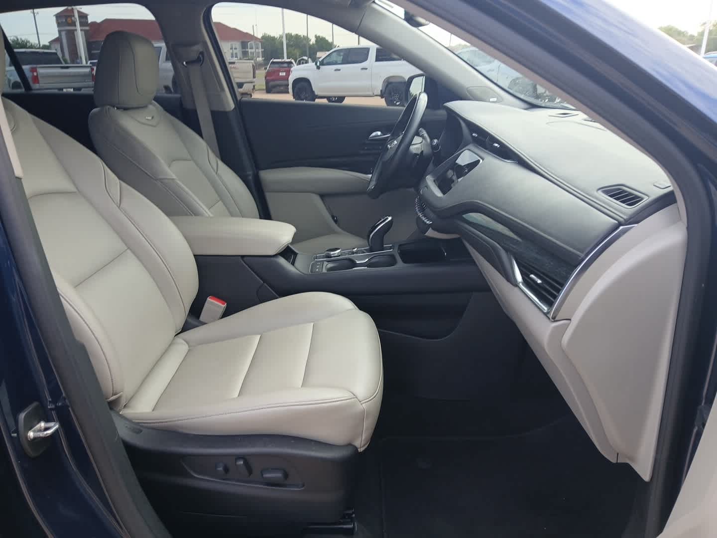 2022 Cadillac XT4 Premium Luxury