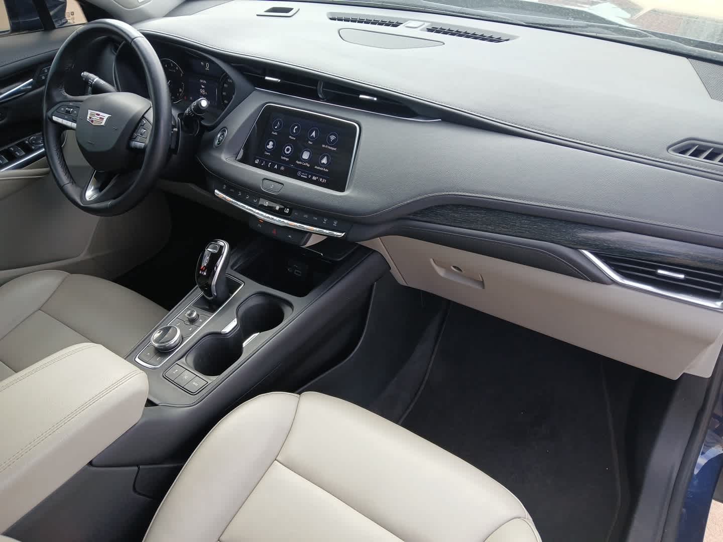 2022 Cadillac XT4 Premium Luxury