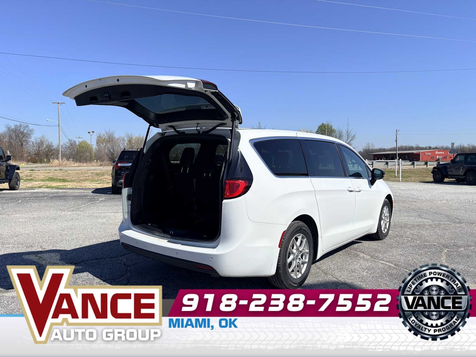 2025 Chrysler Voyager LX