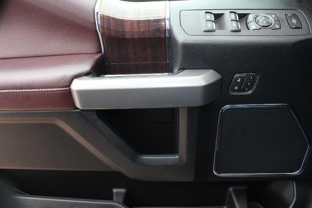 2017 Ford Super Duty F-350 SRW Pickup Platinum