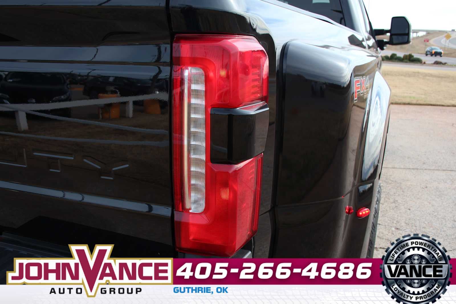 2024 Ford Super Duty F-350 DRW LARIAT